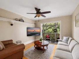 Historic Salem Getaway, Coastal Charm, 2 Bed 1 Bath