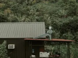 Grey Rock Mountain Cabin w/ Jacuzzi