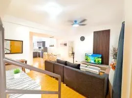 U12San Miguel Townhouse 4 BR near IT Park Free Parking 2 Cars