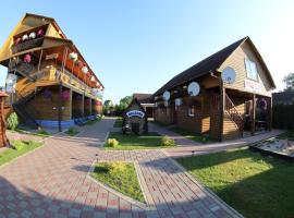 Hotel-complex Mizh Triokh Ozer，位于斯维季亚济的酒店