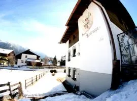 Family Friendly Chalet - Central with Beautiful Mountain Views