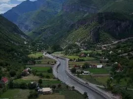 Bar Restaurant Hotel & Camping Vellezerit Gjelaj