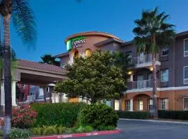 Holiday Inn Express & Suites Corona by IHG