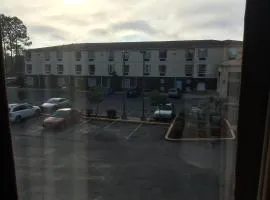Home Town Inn & Suites