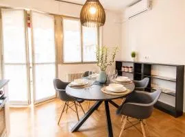 The Charme - Modern Apartment in Como with Balcony