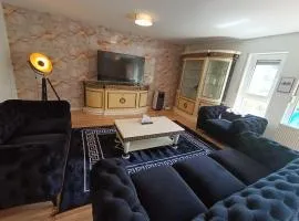 Royal Chesterfield Suite 28