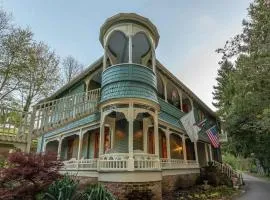 Engadine Inn and Cabins
