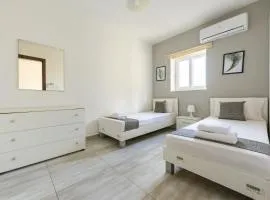 F4 Room 3, Private Room two single beds shared bathroom