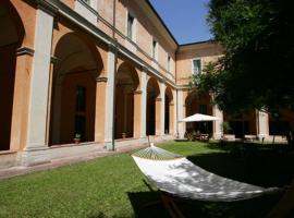 德拉吉亚拉学生宿舍旅馆，位于雷焦艾米利亚的酒店