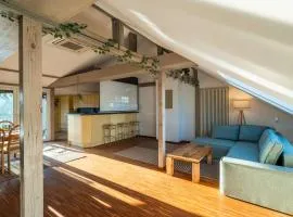 Altbau-Loft in Bahnhofsnähe mit Heimkino & Terrasse