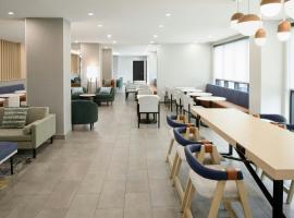 TownePlace Suites by Marriott Montreal Airport,位于多瓦尔的酒店