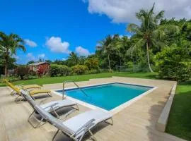 Large Family Friendly Home with Pool Just 2 mins from Beach - Chindwin