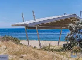 Summer Breeze at Avalon Beach