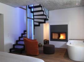 MyVerzasca Resort Casa Rossa，位于Brione的带按摩浴缸的酒店