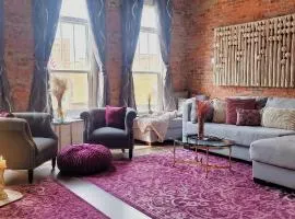 Boutique 2BR Loft, Soaking Tub & Fireplace by Cross-Key Vacation Rentals