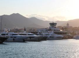 Yacht Club Marina di Loano | UNA Esperienze，位于洛阿诺的酒店