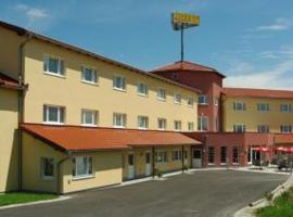 Hotel Uomo，位于Ried im Traunkreis的酒店