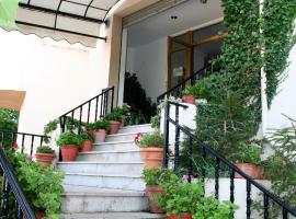Hotel Los Pinos，位于贝纳萨尔的酒店