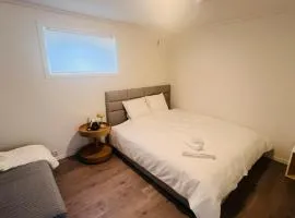 Ideal ONS Apartment-only 300m Walk Private Apartment with Living Room and Bathroom