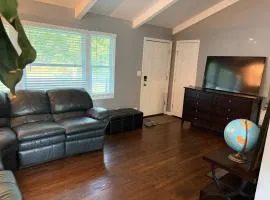 Cozy room B with queen bed