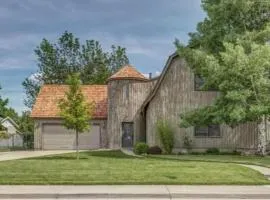 Unique Home Perfect for Gathering Pets welcome!