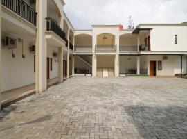 RedDoorz Syariah near Mercu Buana University，位于雅加达的酒店