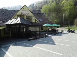 Hotel zum Wasserfall Garni，位于Oberndorf的低价酒店