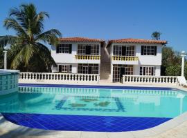 Condominio Punta Bolivar，位于圣安特罗的带按摩浴缸的酒店