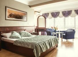 King Hotel，位于佩奇的酒店