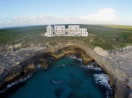 Whale Point Hotel，位于Upper Bogue的酒店