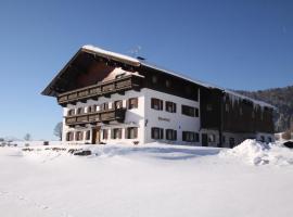 普方德豪夫，位于瓦尔赫湖的滑雪度假村