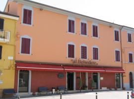 "al Belvedere"，位于Agugliano的酒店