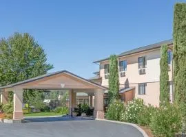 Super 8 by Wyndham Grants Pass