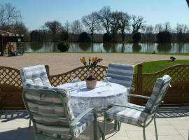 Lake Les Landes，位于Montpon-Ménestérol的酒店