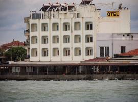 Çiçek Hotel，位于Çandarlı的酒店
