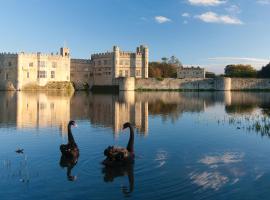 Leeds Castle Stable Courtyard Bed and Breakfast，位于梅德斯通利兹城堡附近的酒店