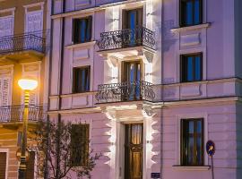 卡斯特罗别墅公寓酒店，位于茨里克韦尼察的豪华型酒店