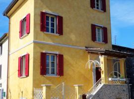 House Versilia Luca E Giada, 5 chilometri da Forte dei Marmi!，位于马尔米堡的酒店