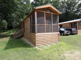Blackhawk RV Campground Cabin 1，位于Milton的酒店