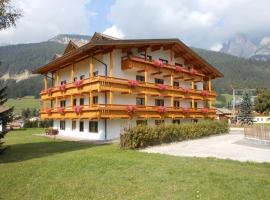 多洛米亚住宅公寓式酒店，位于博萨迪法萨的酒店