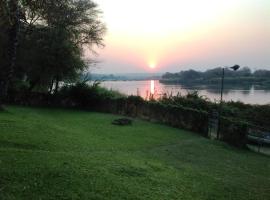 Sundowner Lodge