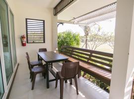 尼萨斯丽精品度假酒店，位于林信的带泳池的酒店