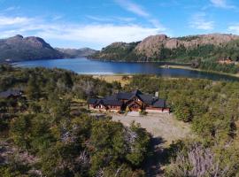 Laguna Larga Lodge，位于Lago FutalaufquenFutaleufu Hydroelectric Complex附近的酒店