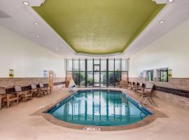 Best Western Plus, The Inn at Hampton，位于汉普顿的酒店