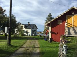 Höglunda Gård B&B Lantgård，位于Skanderåsen的山林小屋