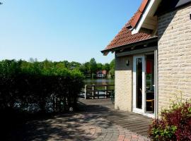 Detached holiday home with WiFi, 20km van Assen，位于韦斯特博克的酒店