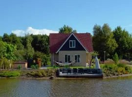 Well-kept house with a bubble bath, 20 km from Assen