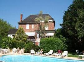 LogisHotels Le Relais du Quercy，位于Meyssac的酒店