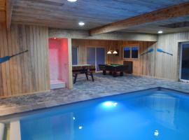 Modern Holiday Home in Sourbrodt with Private Pool，位于索尔布罗特的乡村别墅