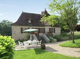 Holiday home 1km from the Gouffre de Padirac，位于帕迪拉克的低价酒店